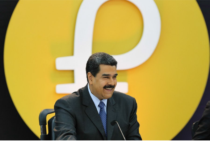 Maduro muy feliz presentando su criptomoneda Petro